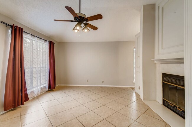 Foto del edificio - Westcreek Subdivision - 4 bedrooms- master...