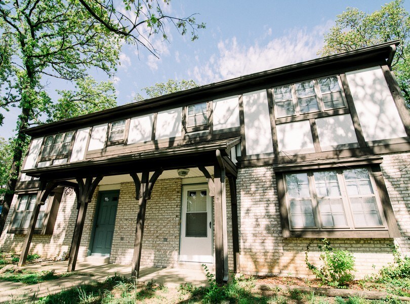 Primary Photo - 2201 Weathered Rock Rd