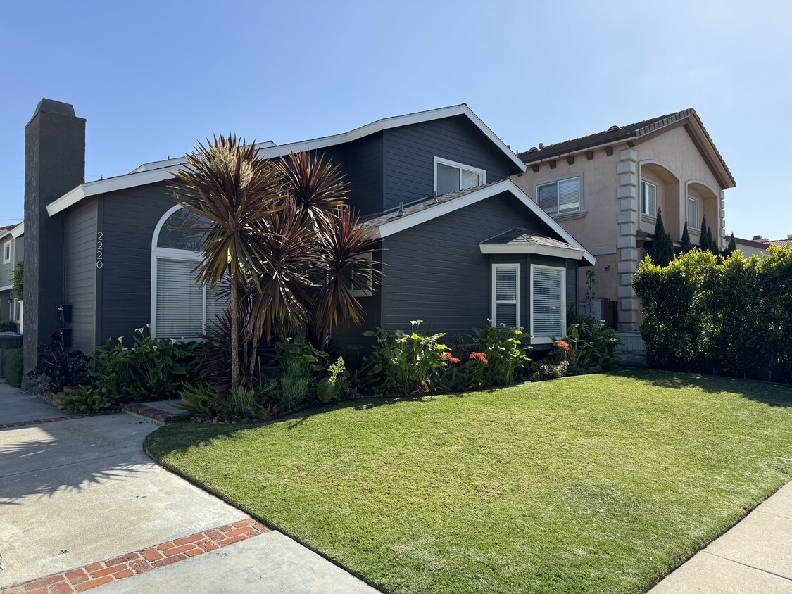 2220 Curtis Ave #A - 2220 Curtis Ave