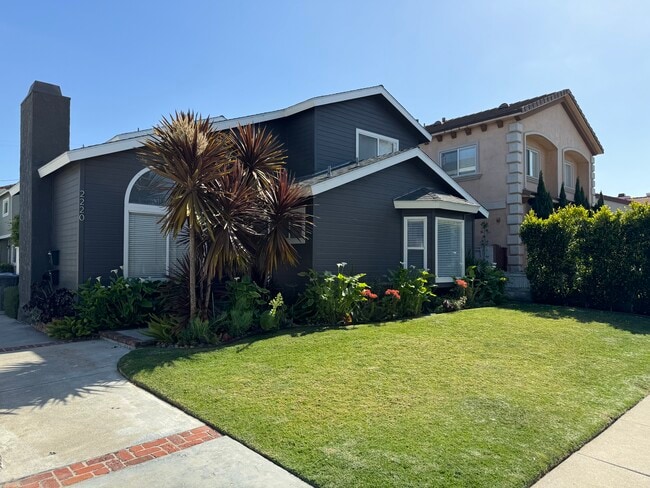 2220 Curtis Ave #A - 2220 Curtis Ave