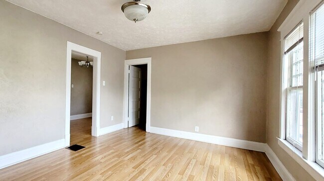 Foto del edificio - 202 E 7th St
