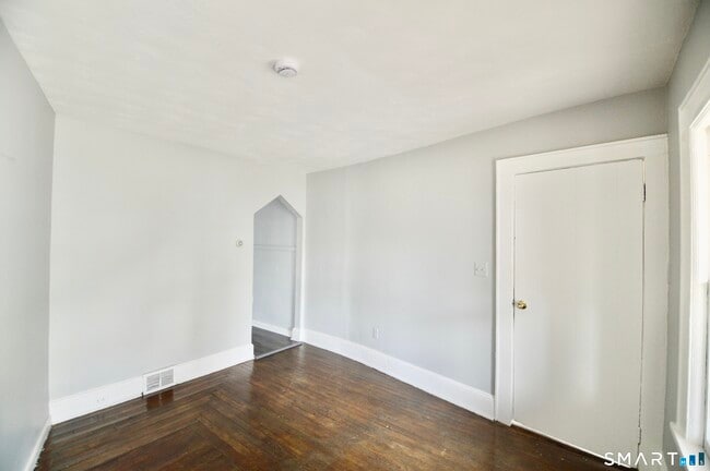 Building Photo - 2310 Barnum Ave