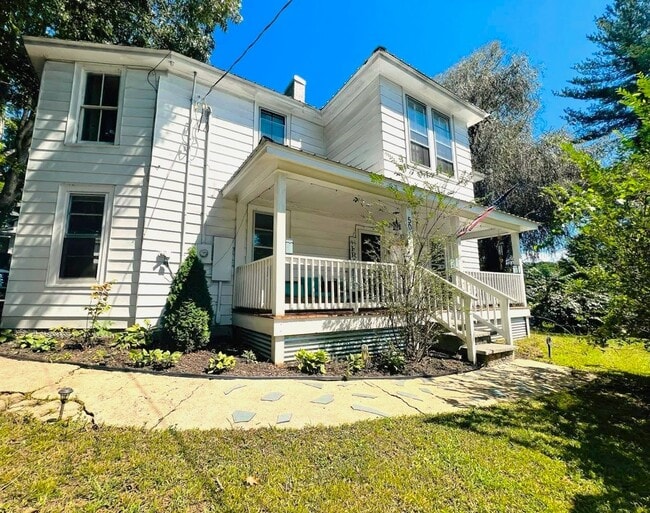 Building Photo - 502 Monte Vista Rd
