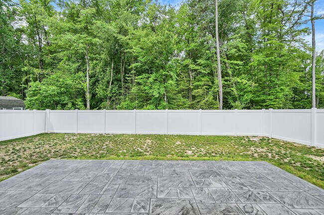 Building Photo - 529 Currant Cir