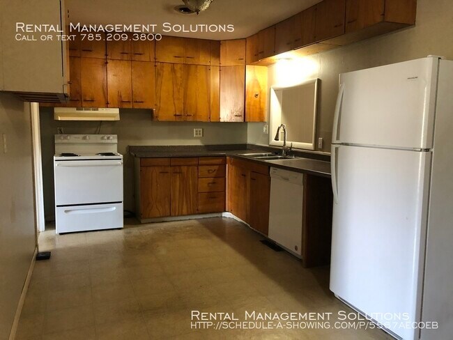 Building Photo - 1411 SW 30th- 5+ BED/2.5 BATH