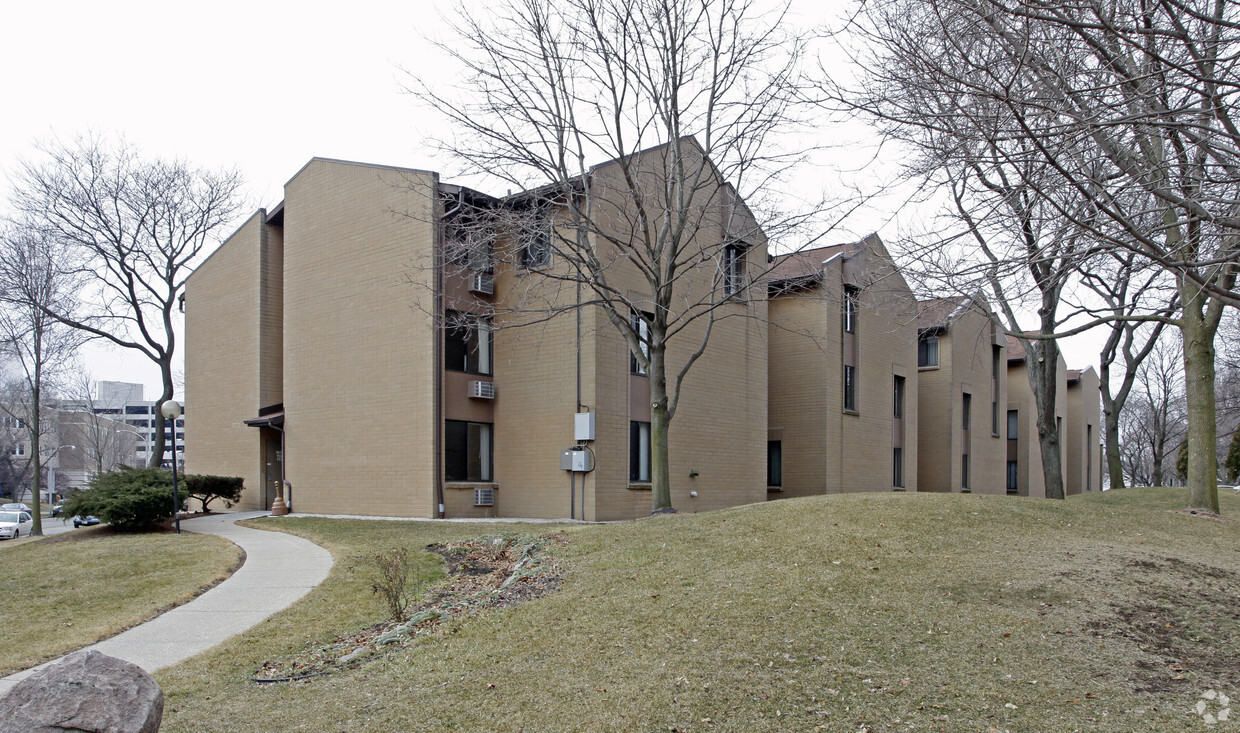 Building - Bradford Place Apartments