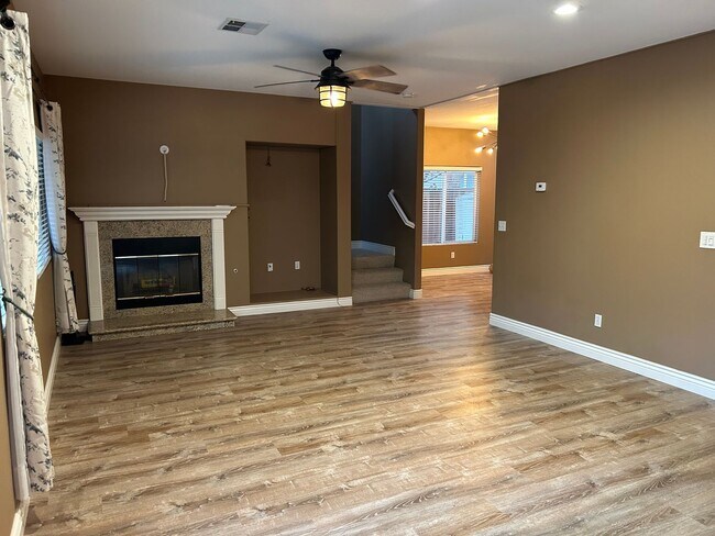 Foto del edificio - Beautiful 4 Bedroom, 2.5 Bath Tracy Home W...