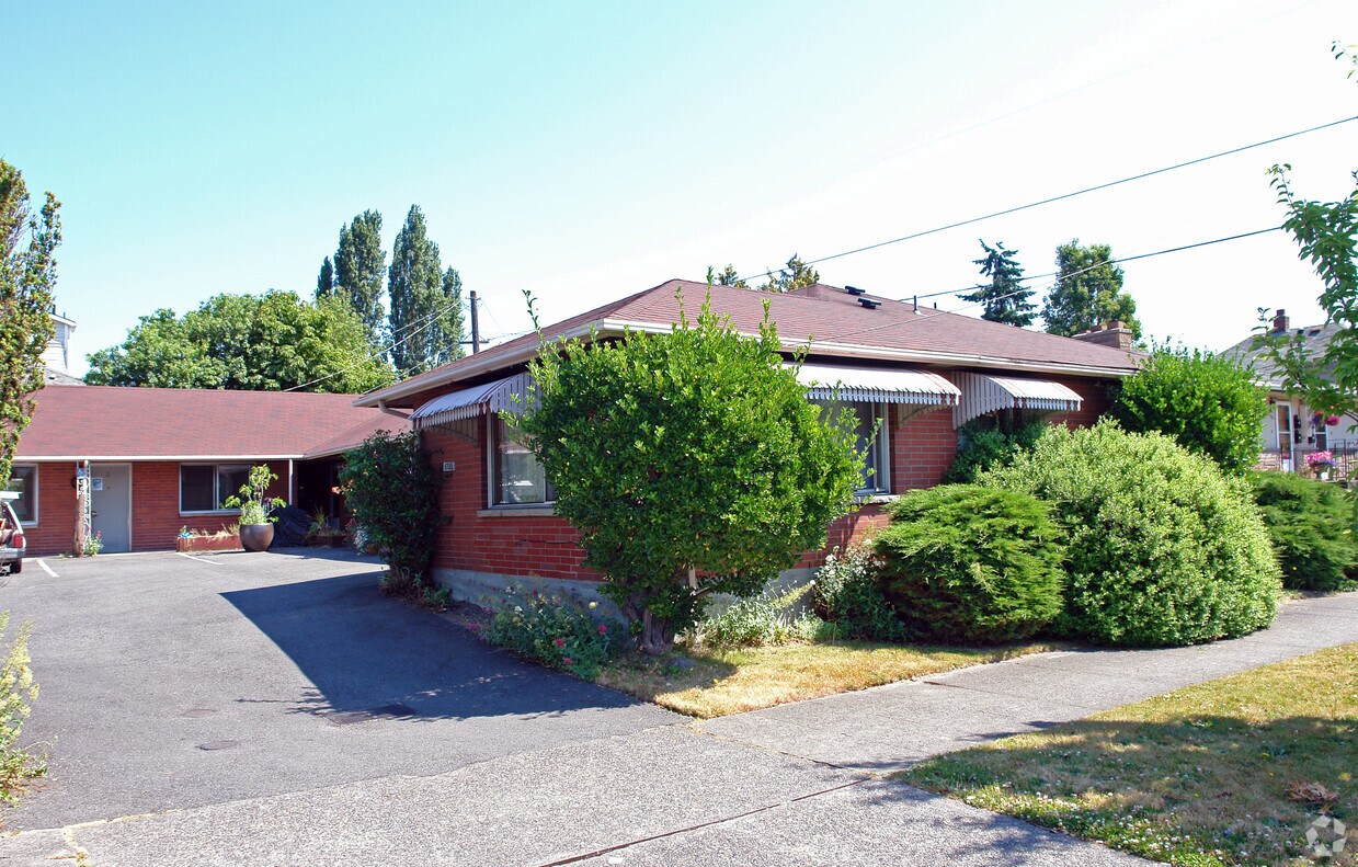 Foto principal - 5700 14th Ave NW
