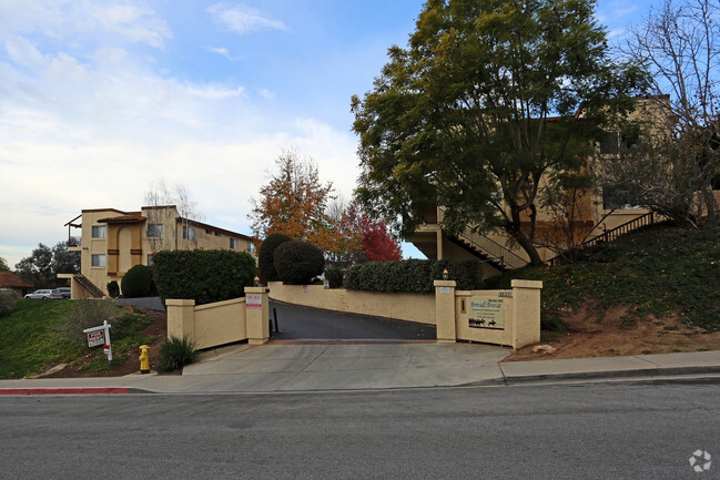 Vista Verde Apartments - Bonsall Breeze