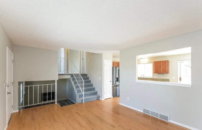 Building Photo - 1296 S Lewiston Way
