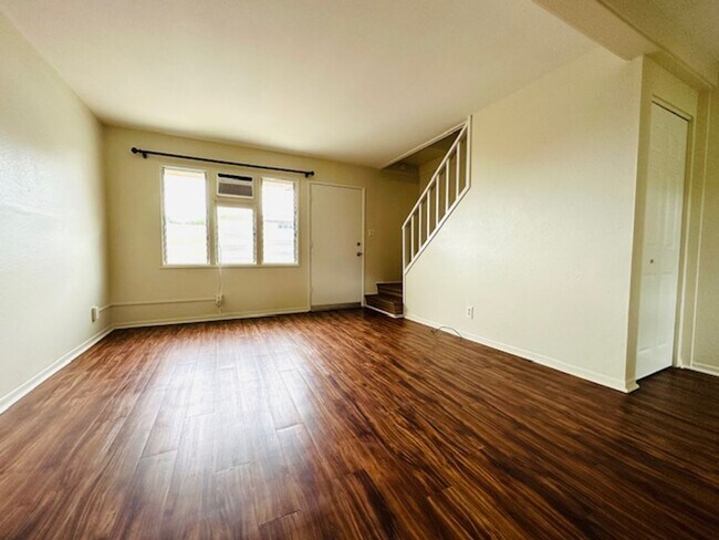 Building Photo - 2 Bedroom, 1.5 bathroom with 2 Open Parking