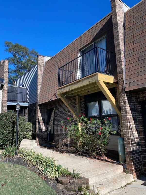 Building Photo - 10 Poinsett Ave