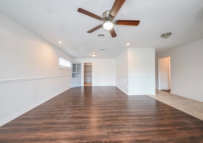 Building Photo - 2112 Kevin Ct