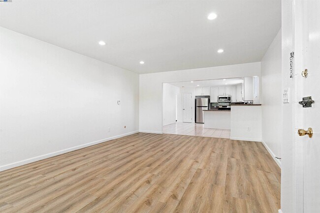 Foto del edificio - 2401 Scenic Ave