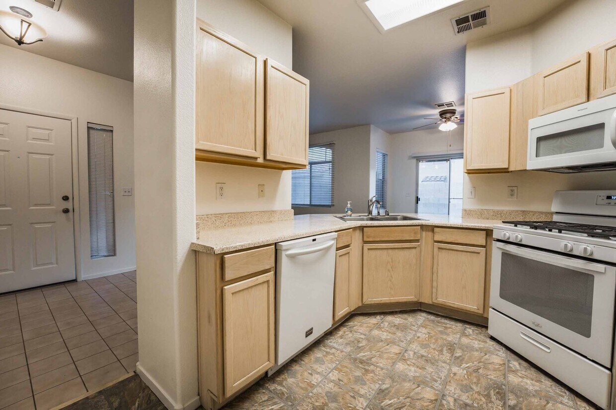 Foto principal - Cute 2 Bedroom Single Story Home in the No...