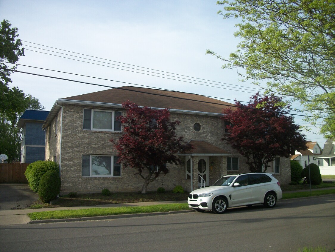 Primary Photo - 24 Tompkins St