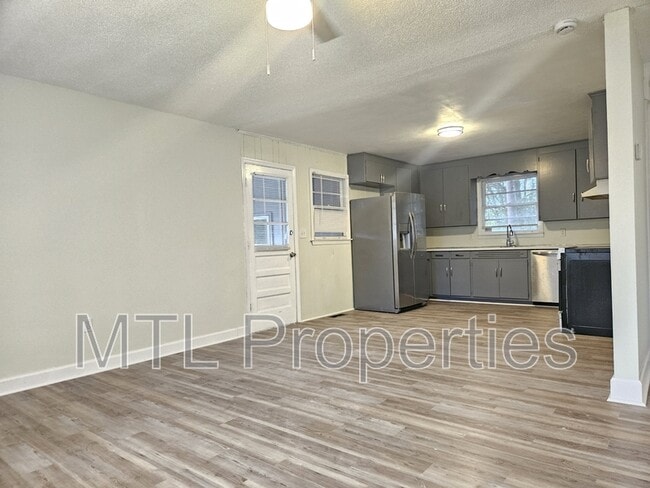 Foto del edificio - 1445 Pine Spring Dr