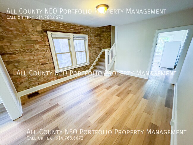 Building Photo - Charming 3-Bedroom Home with Updates and C...