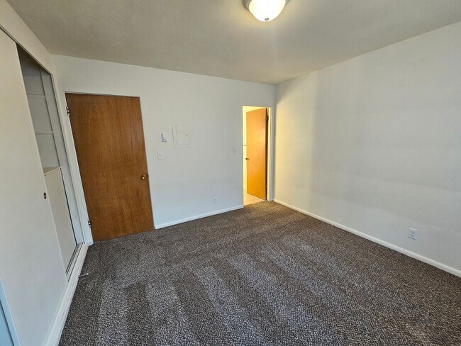 Foto del edificio - Newly Renovated One Bedroom Apartment- FREE rent for the month of July!