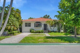 Building Photo - 4529 Royal Palm Ave