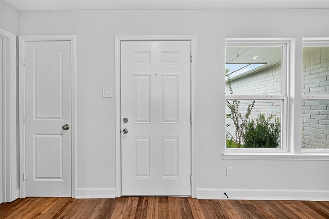 Building Photo - 1114 Briarmead Dr
