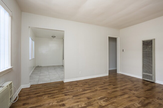 Building Photo - 5434 Willowcrest Ave