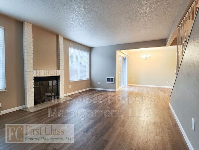 Building Photo - 4323 SE 37th Ave