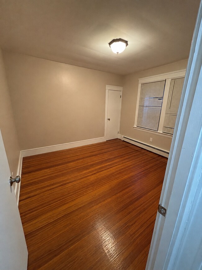 Building Photo - 717 Academy Ave