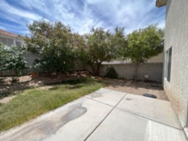 Foto del edificio - LARGE Spacious 5 Bedroom Single Family Home!!
