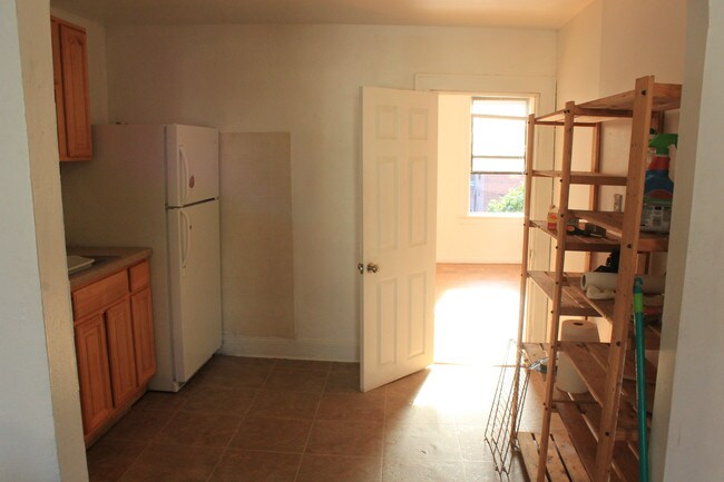 Building Photo - 152 Graham Ave