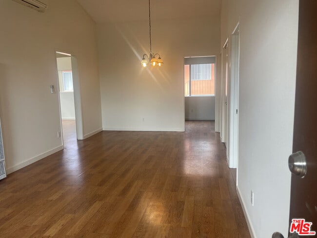 Foto del edificio - 1249 N Virgil Ave