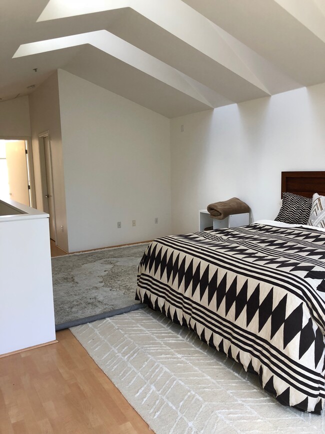 Loft habitaciones - muebles, solo para demostrar - 44 Iron Horse Ln
