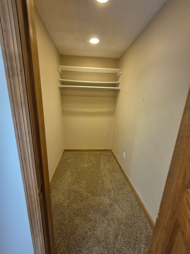 Foto del edificio - Cozy 4 Bedroom Kettering Home