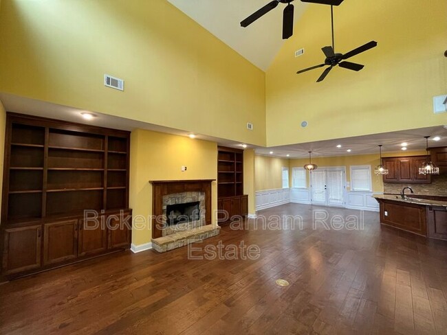 Foto del edificio - 7073 Spring Walk Dr