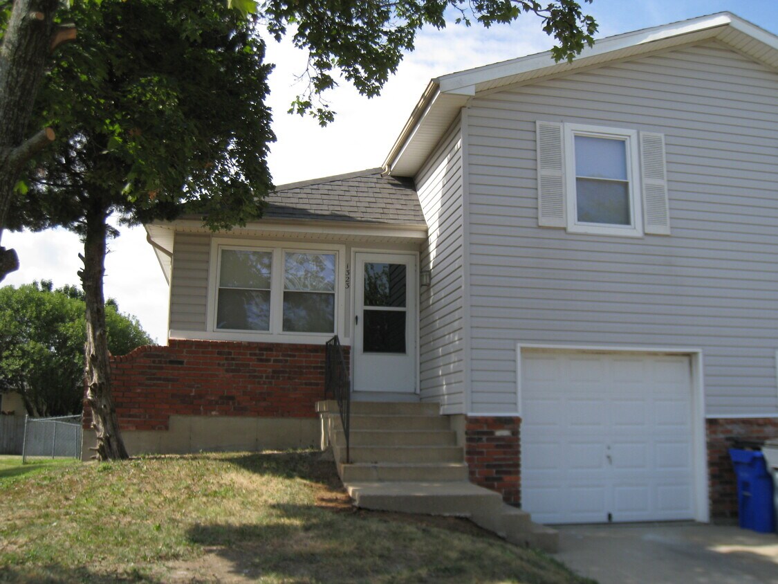Primary Photo - 1323 E 152nd St