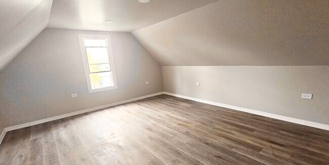 Foto del edificio - 2820 N Ridgeway Ave