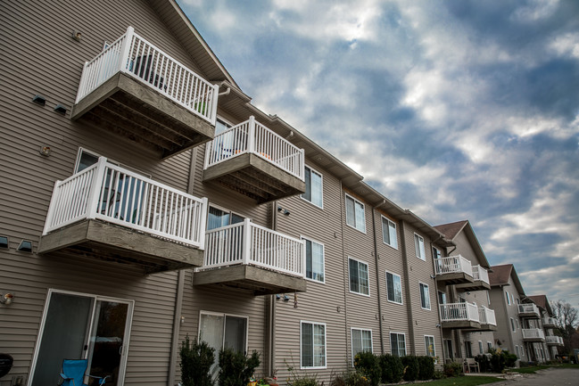 Building Photo - Britton Pines Apartments