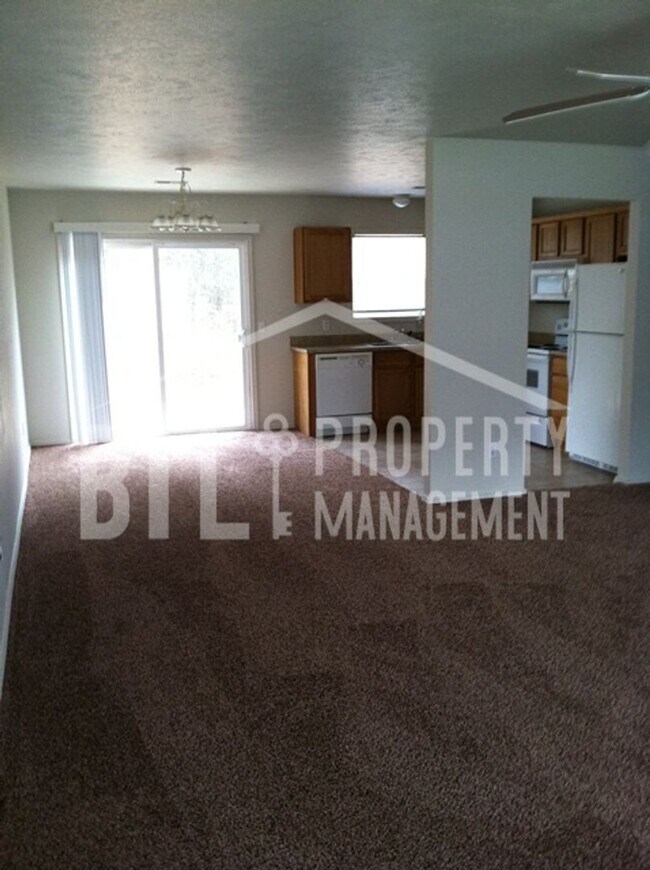 Building Photo - 3 Bedroom Home in Branson School District