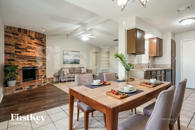 Foto del edificio - 6117 Autumn Springs Dr