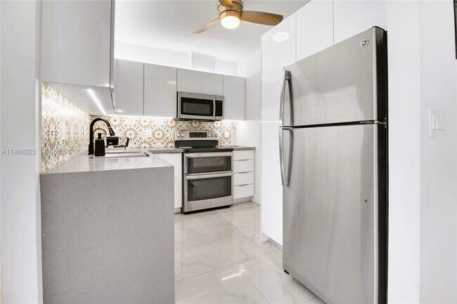 Foto del edificio - 2230 NE 56th Pl