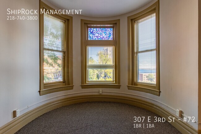 Foto del edificio - 307 E 3rd St