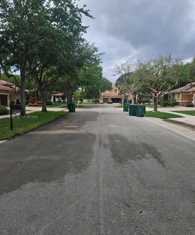 Foto del edificio - 13382 Lakepointe Cir