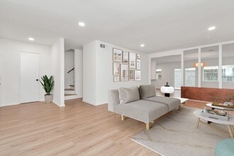 Building Photo - 1365 Country Pl Dr