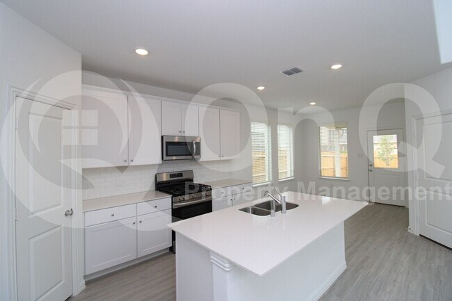 Foto del edificio - 9945 Little Tree Ln