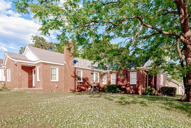 Building Photo - Charming 4 Bedroom in Whitmire!