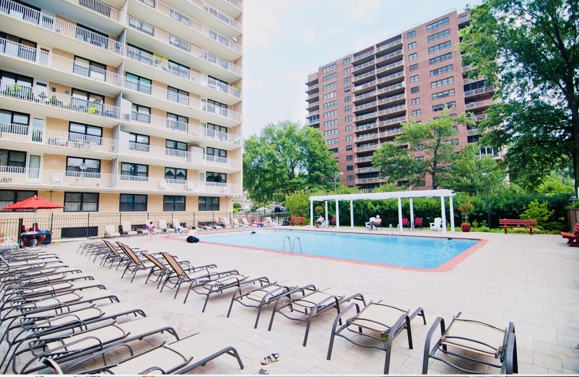 285 Aycrigg Ave, Passaic, NJ 07055 Condo for Rent in Passaic, NJ