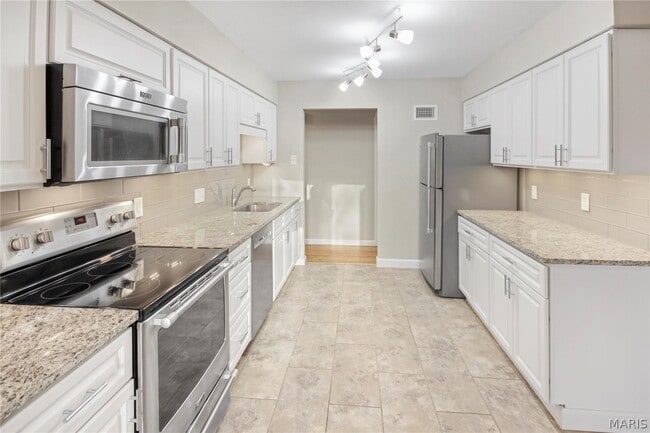 Building Photo - 2 Seawood Ct