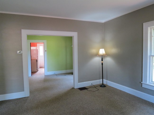 Building Photo - 3136 Reynolda Rd