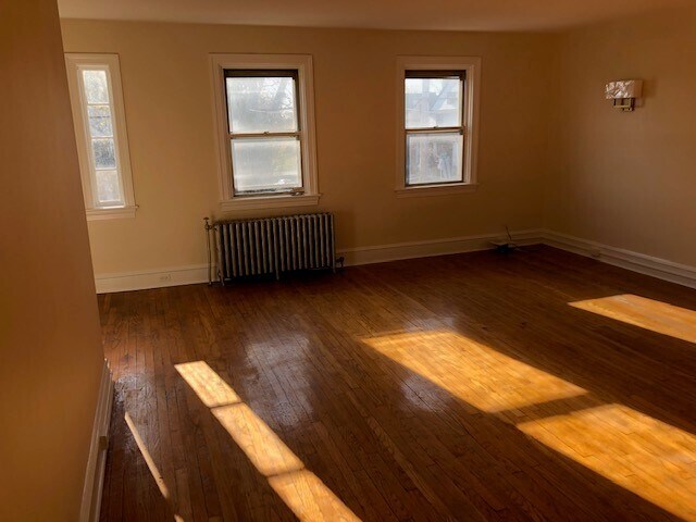 Sala de estar - 2237 Garrett Rd