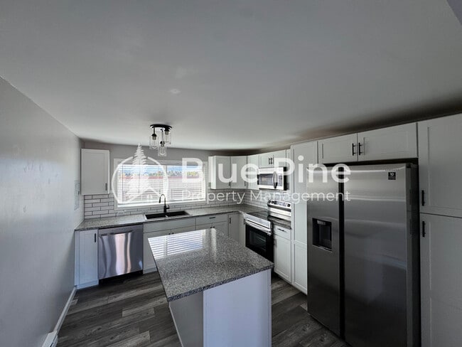 Building Photo - 2348 Stace St